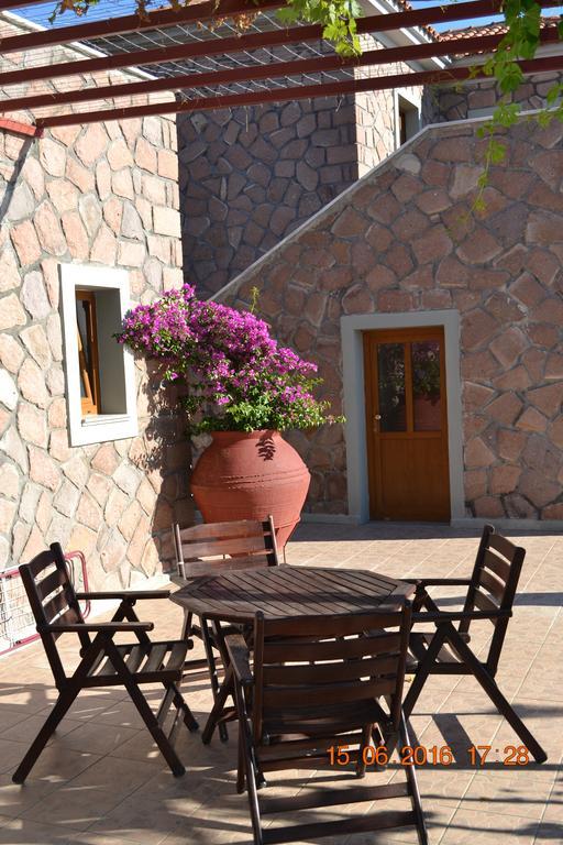 Molivos Castle Apartments Митимна Экстерьер фото